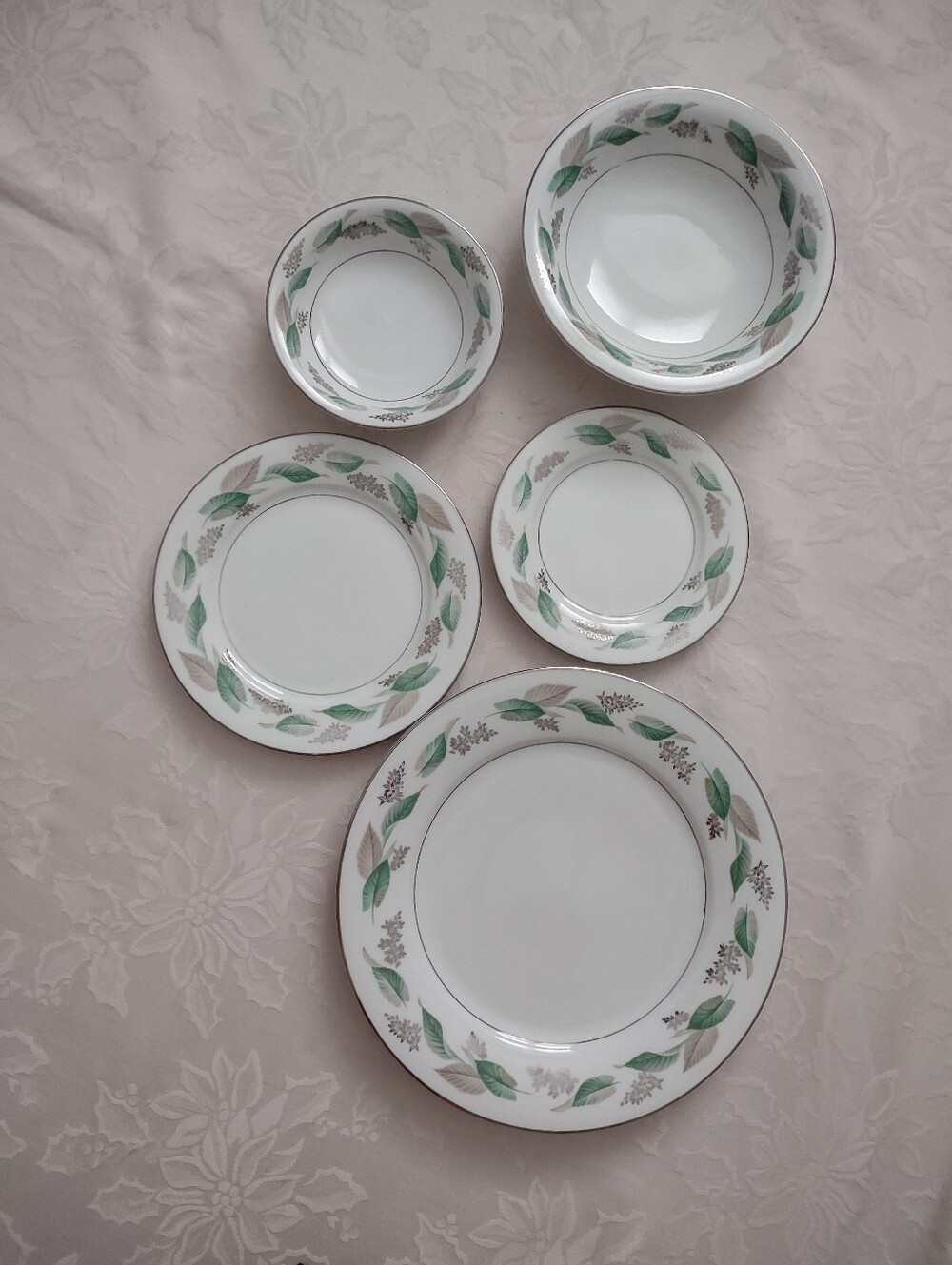 5 Piece Dining Set Noritake Platinum Detail